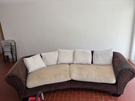 Sofa braun geschwungen mit Kissen gebrauchter Zustand