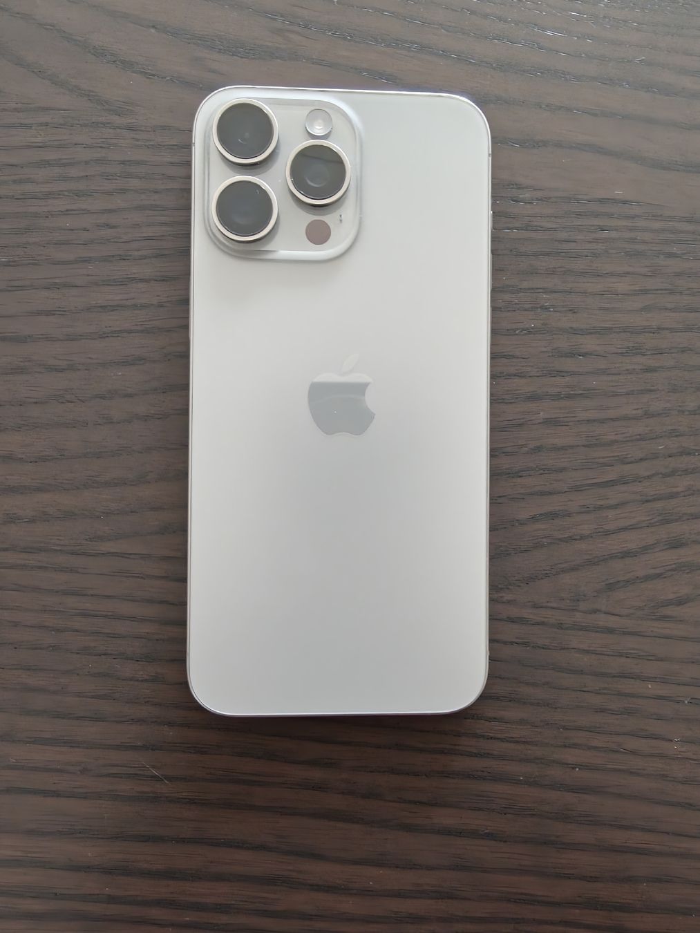 Apple Telefoni cellulari / Smartphones: iPhone 15 Pro Max, sehr guter Zustand  – Usato da Bern venduto da ConstantinH. 2