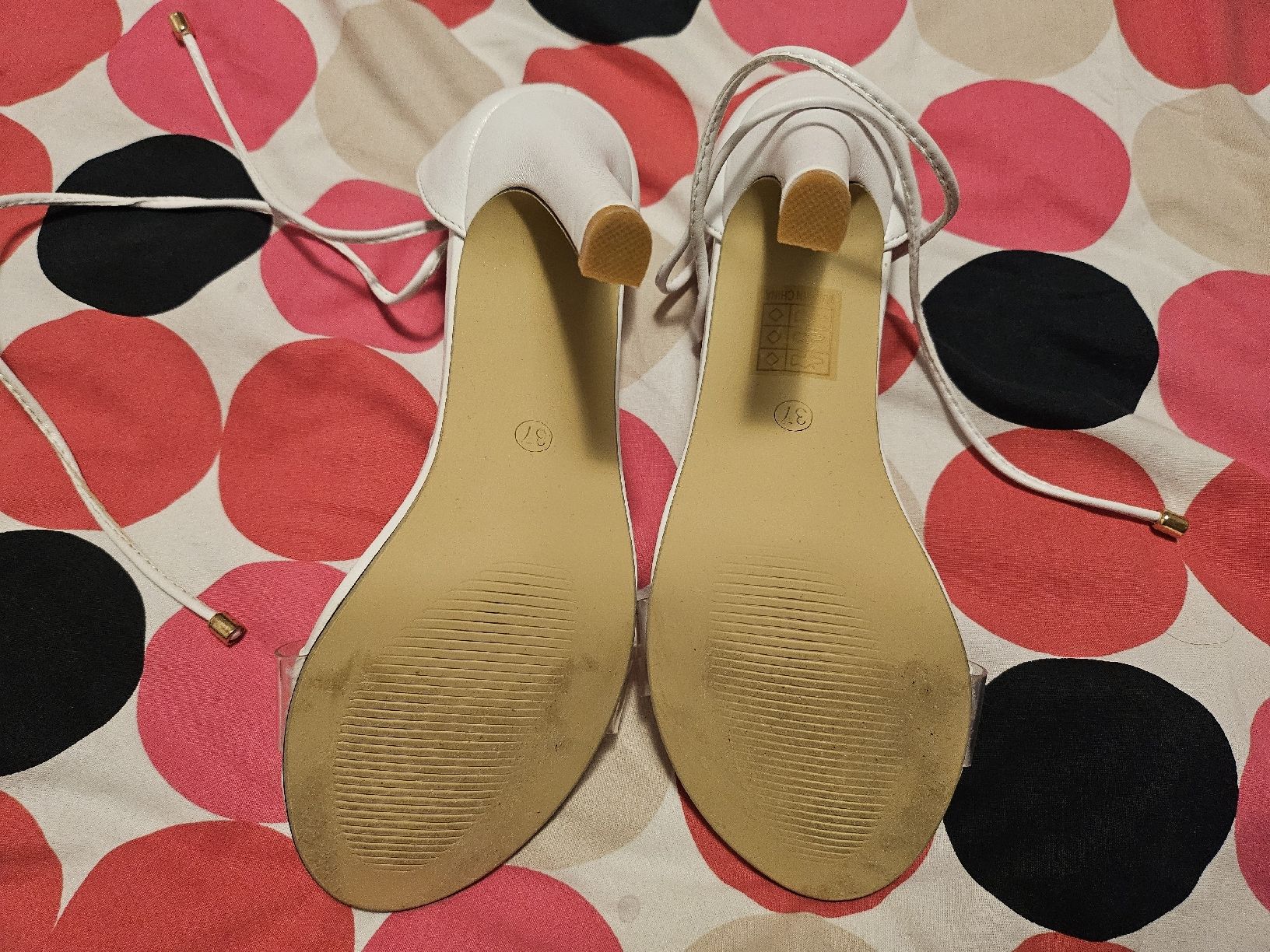 Scarpe da donna: Weisse Bindeschuhe gr 37 – Usato da Dietikon venduto da Eleda 3