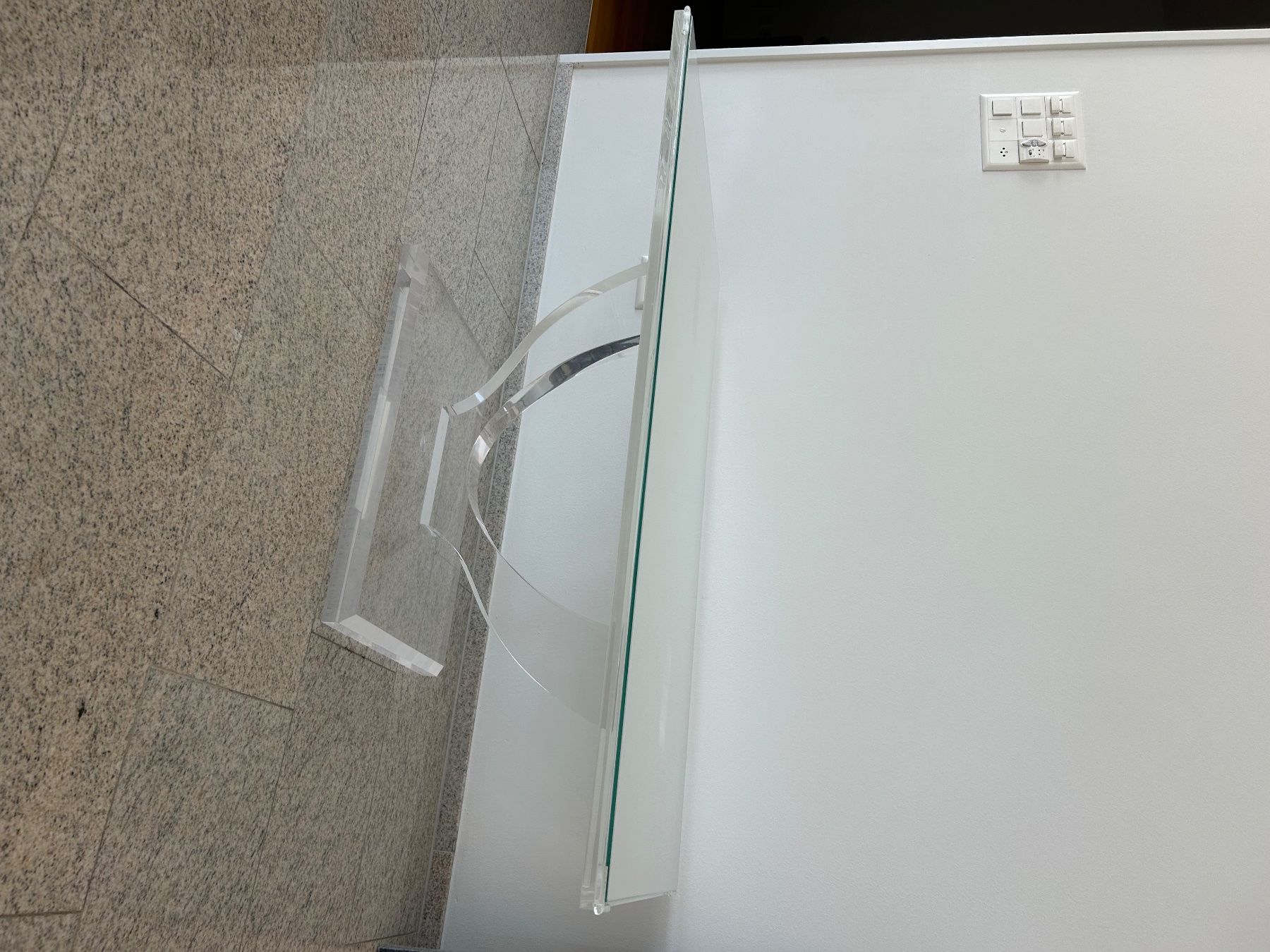 Tavoli: Elegante table en plexiglas – Usato da Erlenbach ZH venduto da cbl_f2rj 1