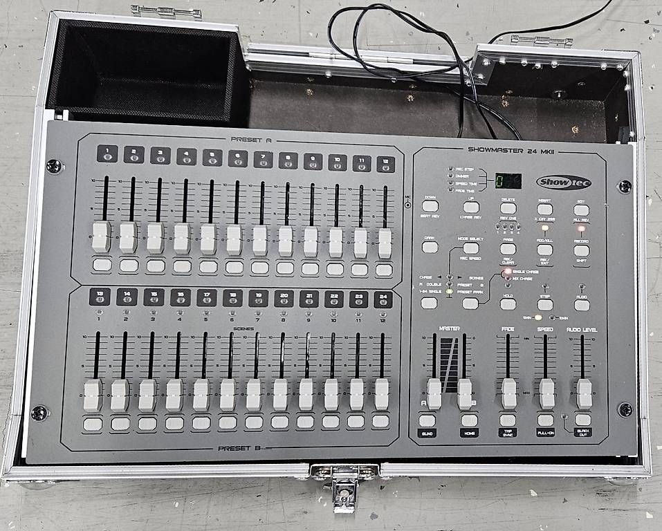 Strumenti musicali: Showtec Showmaster 24 MK 2 – Usato da Rüti ZH venduto da Philippek