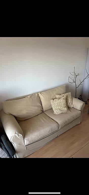 Divani: 2 er Sofa – Usato da Zürich venduto da And1G