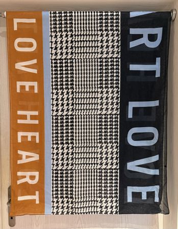 Schicker Schal Hahnentritt Muster mit Schrift LOVE HEART