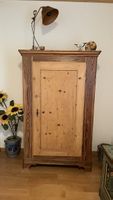 Holzschrank ohne Tablar