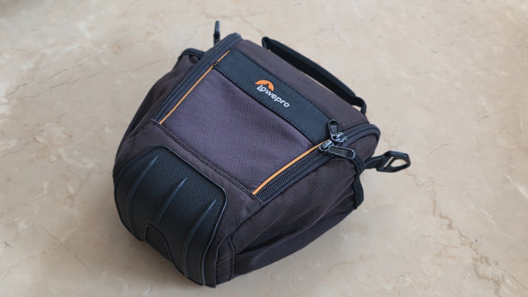 Lowepro Borse: Kameratasche von Lowepro, toploader für Gürtel oder umhängen – Usato da Feusisberg venduto da ajjcrf44 4