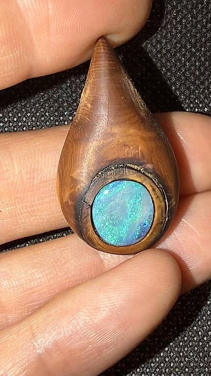 Ciondoli: Holzanhänger mit Opal – Usato da Wigoltingen venduto da SANDROPAL