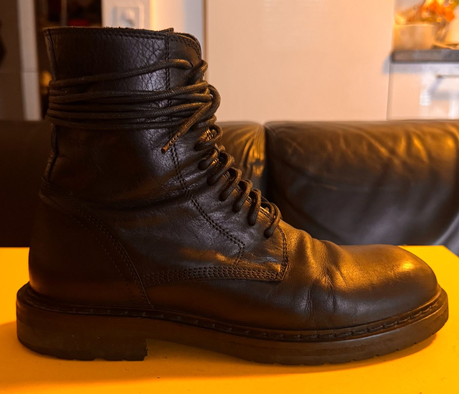 Scarpe da uomo: Lace-Up Ann Demeulemeester Combat Boots – Usato da Canobbio venduto da kk_dee 1