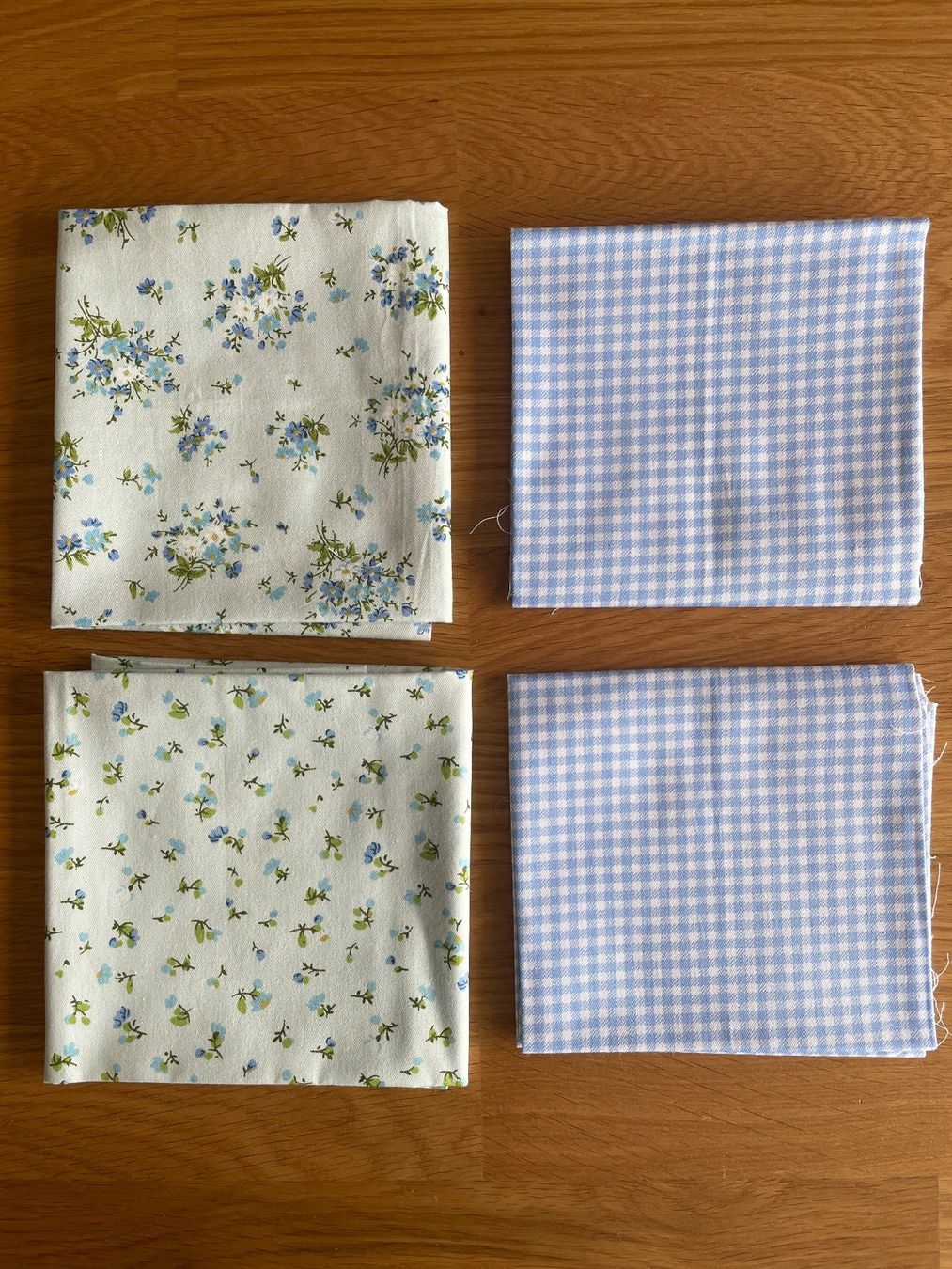 Stoffe: Fat quarter/Coupon patchwork-couture Petites fleurs bleues – Neu und originalverpackt aus Gland von san_xz5j 1