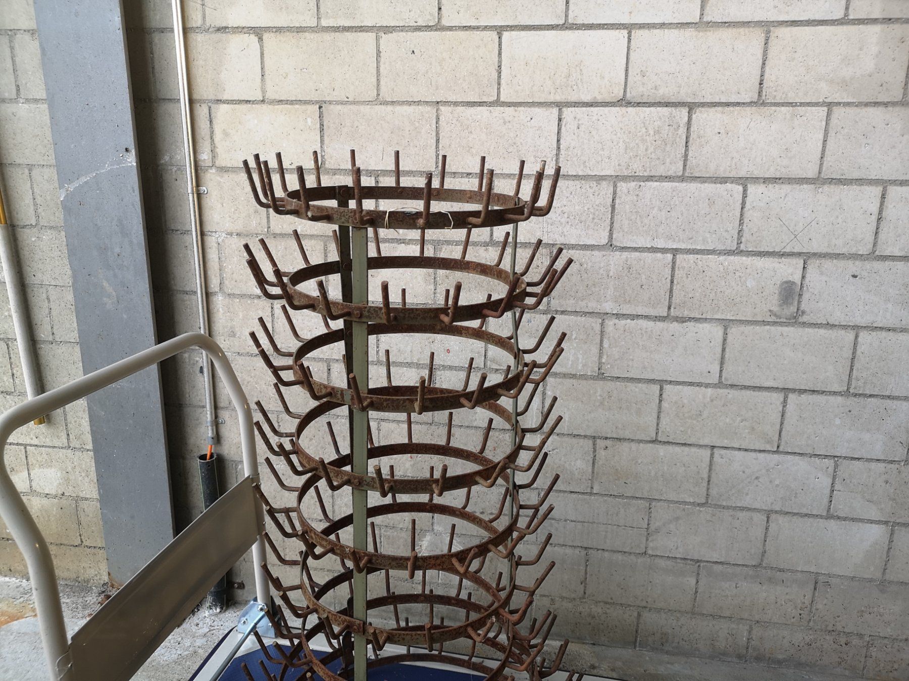 Portabottiglie: Wein Flaschen Trockner gross - 1 Meter hoch – Usato da Erlach venduto da silvia3235 6