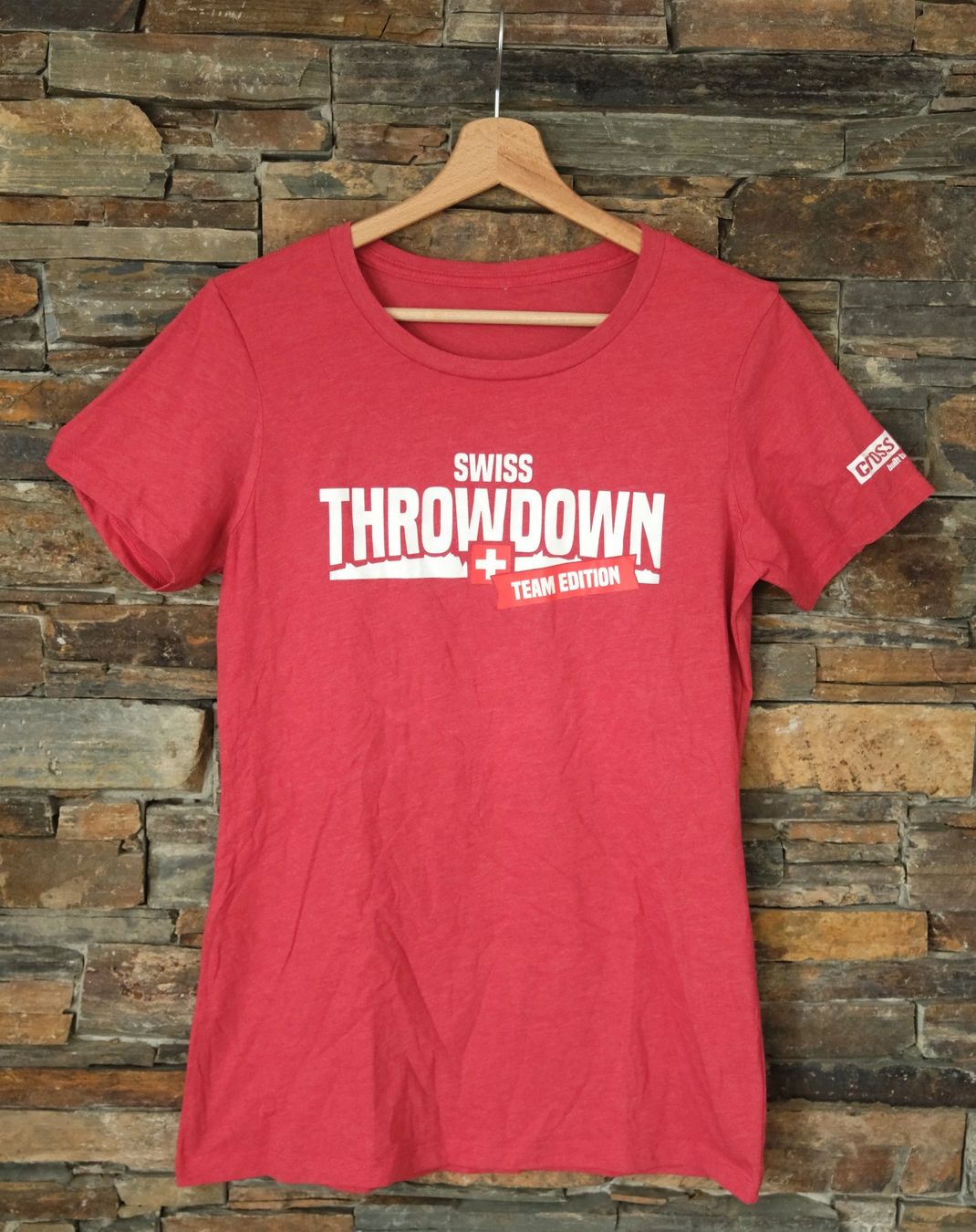 T-shirt: T-Shirt Swiss Throwdown Crew Rot Gr. S – Nuovo (secondo la descrizione) da Winkel venduto da man_2qfr