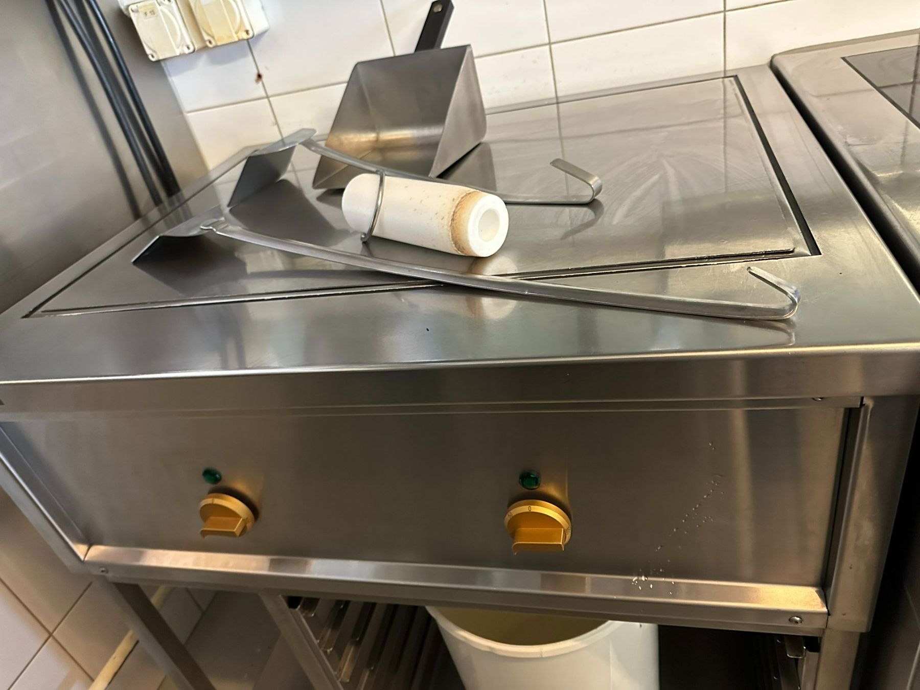 Hugentobler Küchengeräte: Bräter – Gebraucht aus Münsingen von Rosebeck 2