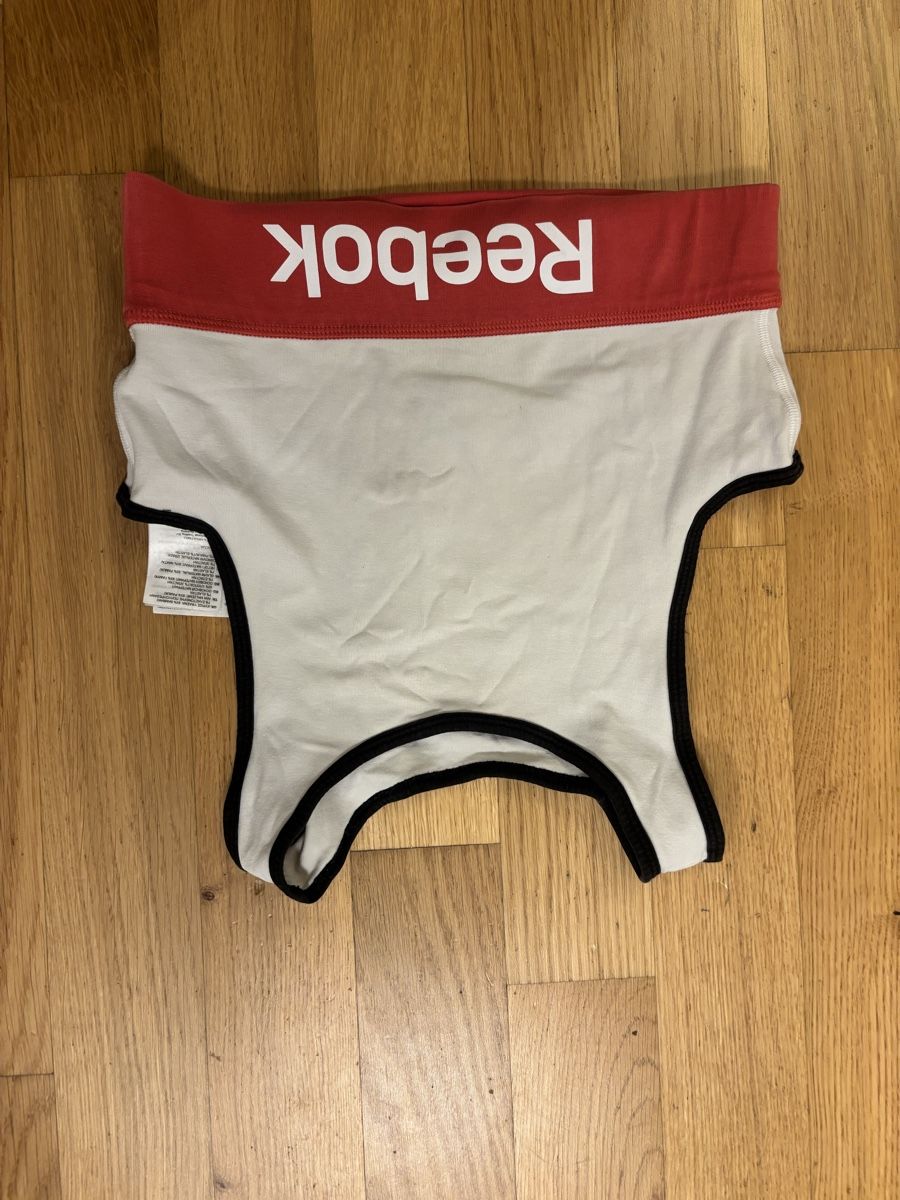 Tops: sportbh reebook – Gebraucht aus Glattbrugg von Nixonia