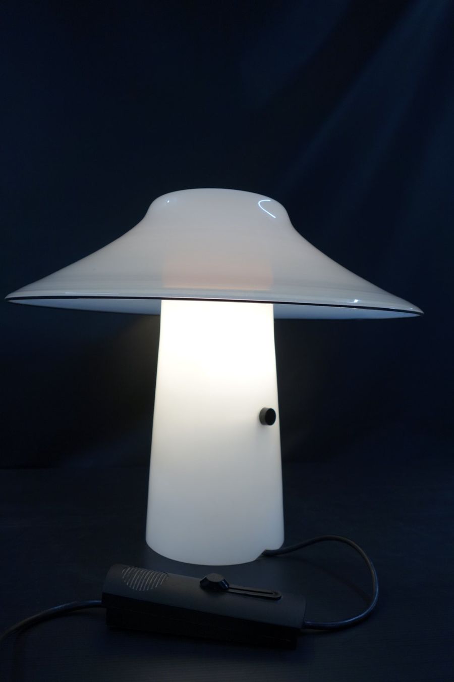 Lampade: Vintage Tischlampe aus Glas – Usato da Basel venduto da bk_brockibasel 2