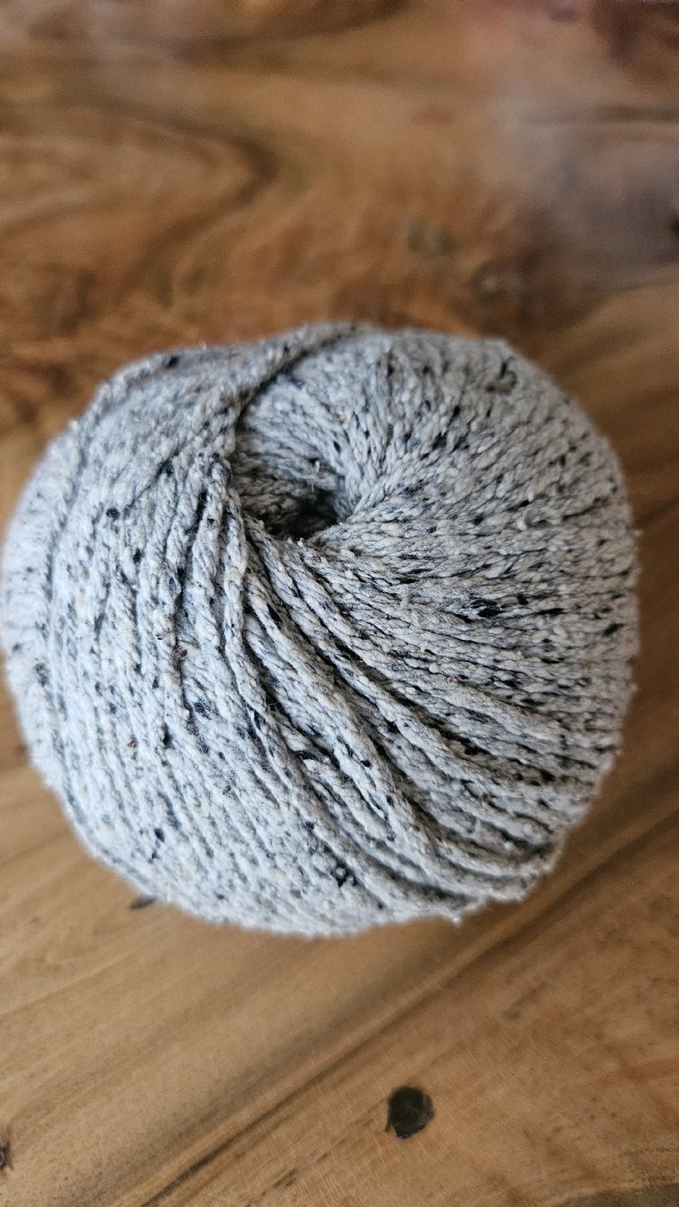 Lana: 100% Seide Grau meliert, 50g/ 95m – Nuovo e nell'imballaggio originale da Rapperswil SG venduto da liivea