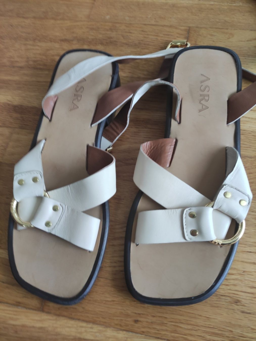Scarpe da donna: Sandale weiss Gr.39 von ASRA – Nuovo (secondo la descrizione) da Schliern b. Köniz venduto da Pecannut