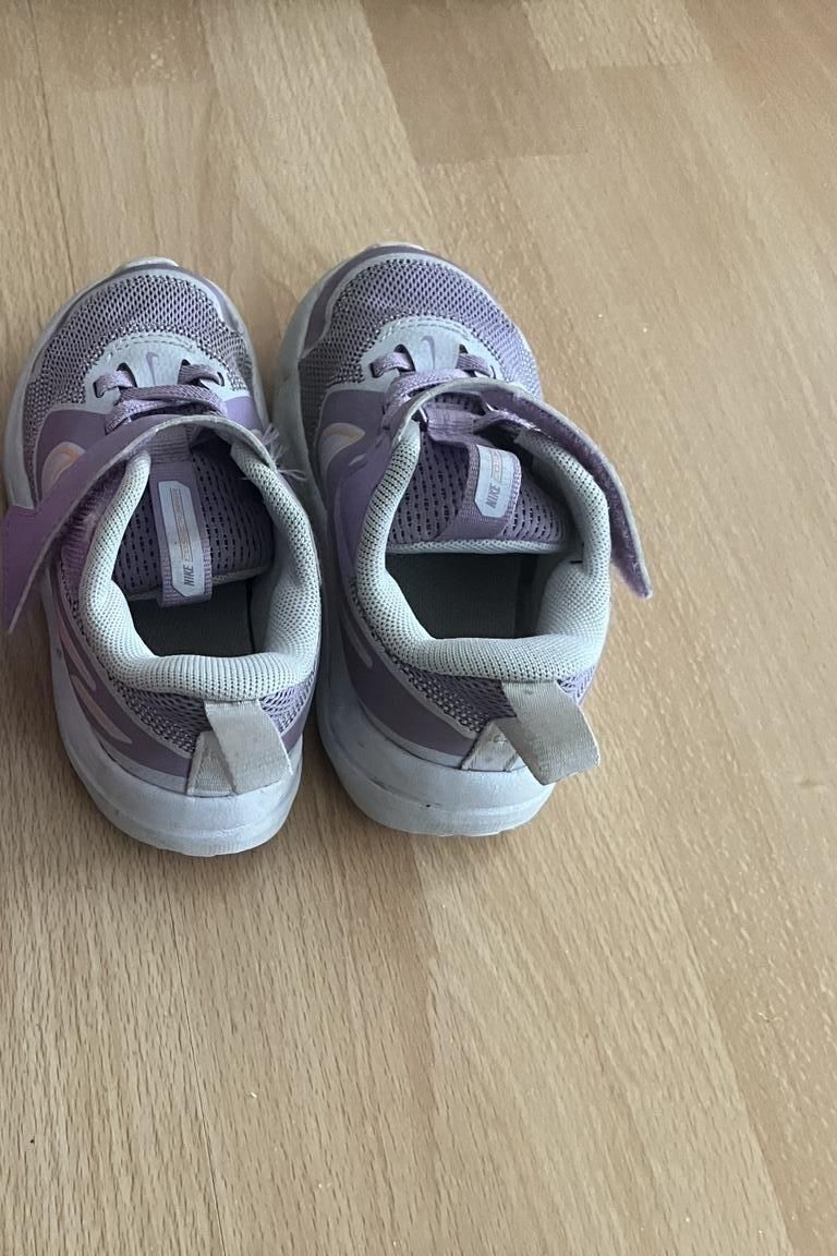 Nike Scarpe per ragazze: Nike Sneakers Gr. 25 – Usato da Aarau Rohr venduto da Sara039 1