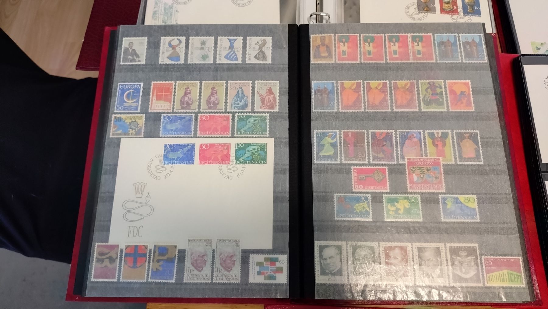 Tutti i francobolli: Fürstentum Liechtenstein Sammlung SBK 1300.-Fr – Usato da Tägerschen venduto da cupra81 4