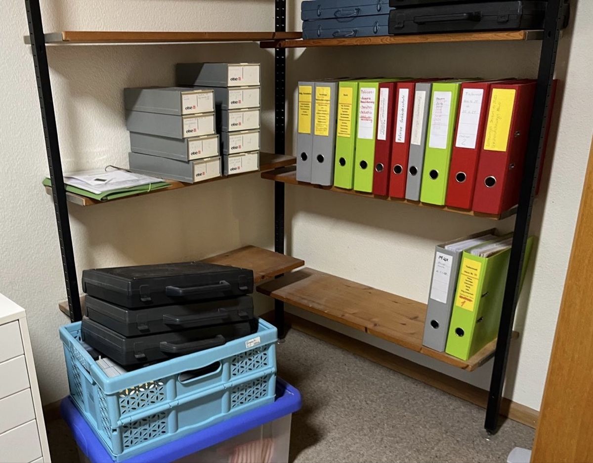 Regale: Vintage Teleskopregal – Gebraucht aus Pratteln von Cartonsducoeur_bl 1