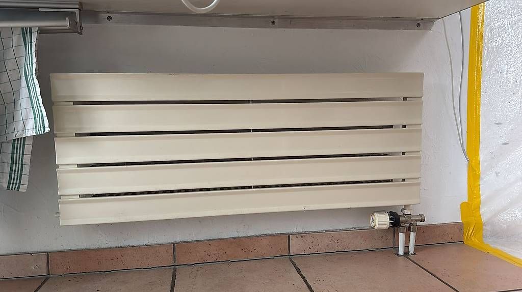 Radiatori: Heizkörper 6 Stk Preis pro Stk – Usato da Itingen venduto da Haefi 4