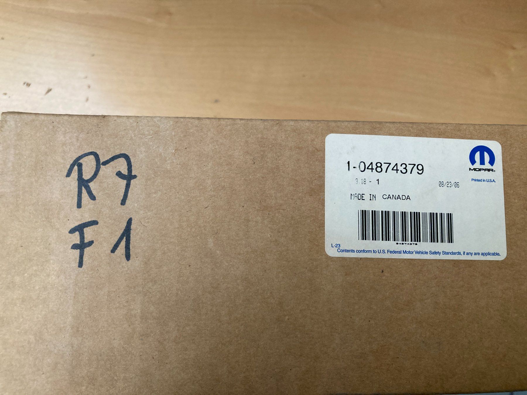 Jeep Scheinwerfer: Jeep Wrangler SCHEINWERFER. Links. Teilenummer : 04874379 – Neu und originalverpackt aus Cham von WB2223 4