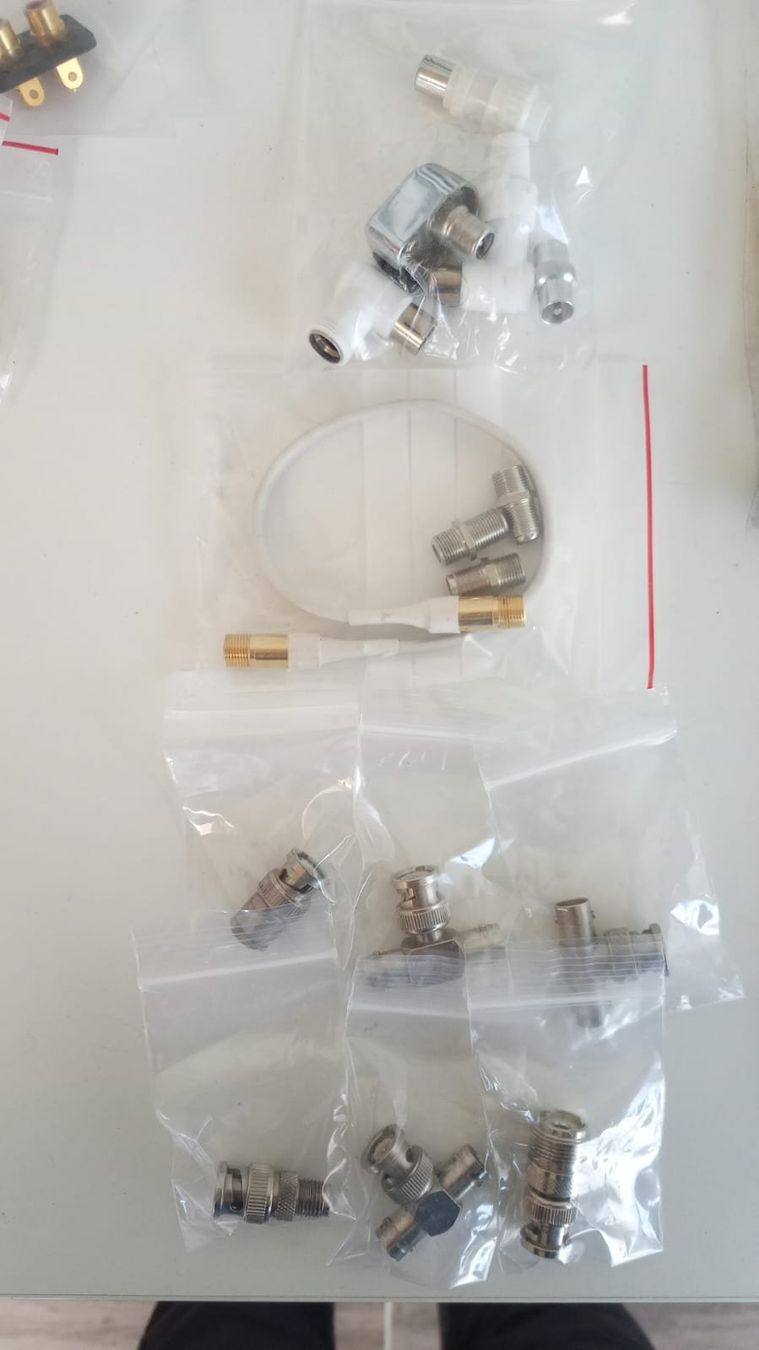 Spine: Diverse Stecker – Usato da Urtenen-Schönbühl venduto da autoteile02 1