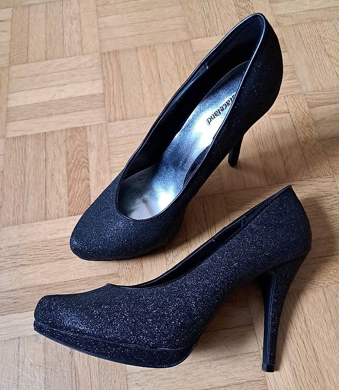 Scarpe da donna: Pumps mit hohen Absätzen – Usato da Alpnach Dorf venduto da Gada8