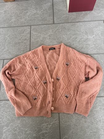 Strickjacke rosa mit Stickerei 