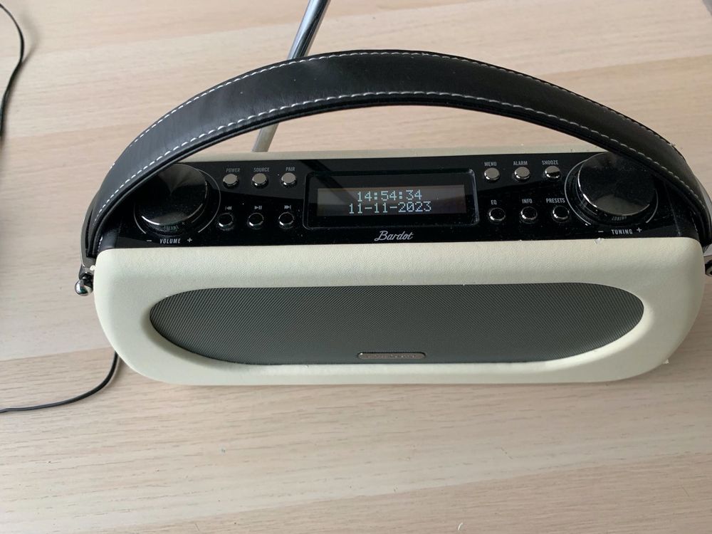 DAB/DAB+ Radio mit Bluetooth Lautsprecher, FM im Retrodesign Kaufen
