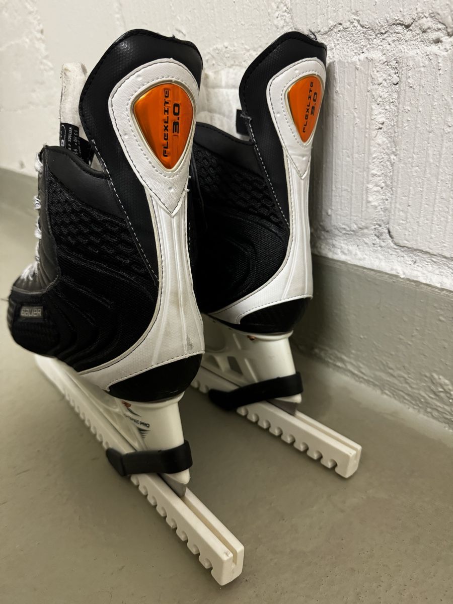Bauer Pattini da ghiaccio: Bauer Eishockeyschuhe Gr. 39 NEUWERTIG – Nuovo (secondo la descrizione) da Zuerich venduto da Koralle8 1