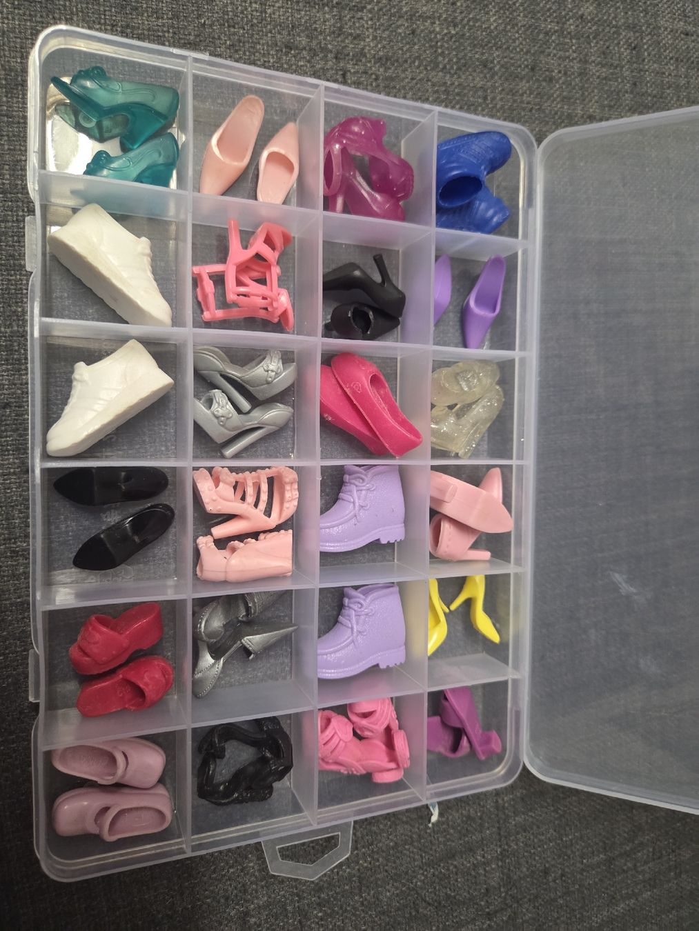 Bambole: Puppenschuhe Barbie – Usato da Subingen venduto da DENDLE20
