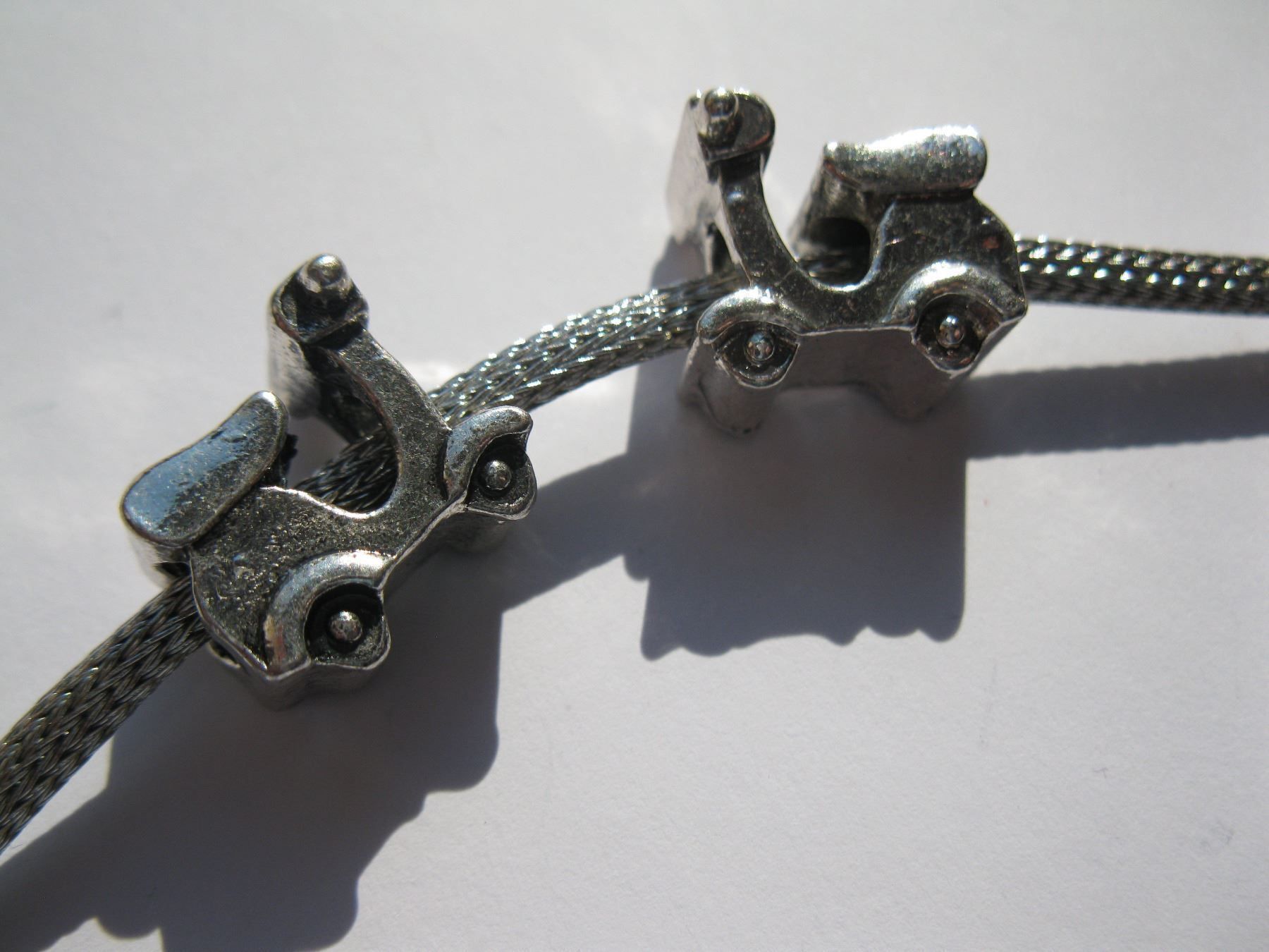 Perle (finte): 2 Grosslochperlen, Beads, Metallperle Vespa – Nuovo e nell'imballaggio originale da St. Margarethen TG venduto da LuanaKa