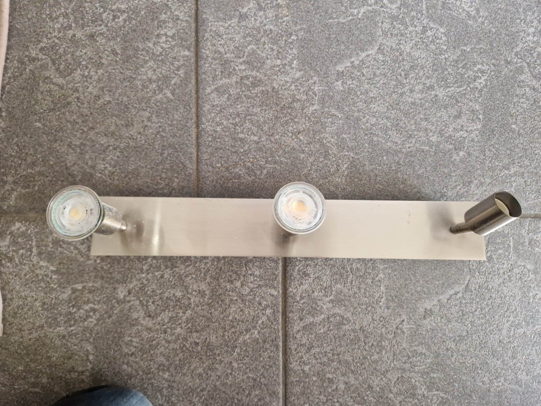 Fischer & Honsel Lampadari & plafoniere: FISCHER - ORBIT 3-flammiges Spotbalken – Usato da Aadorf venduto da Sundg 1