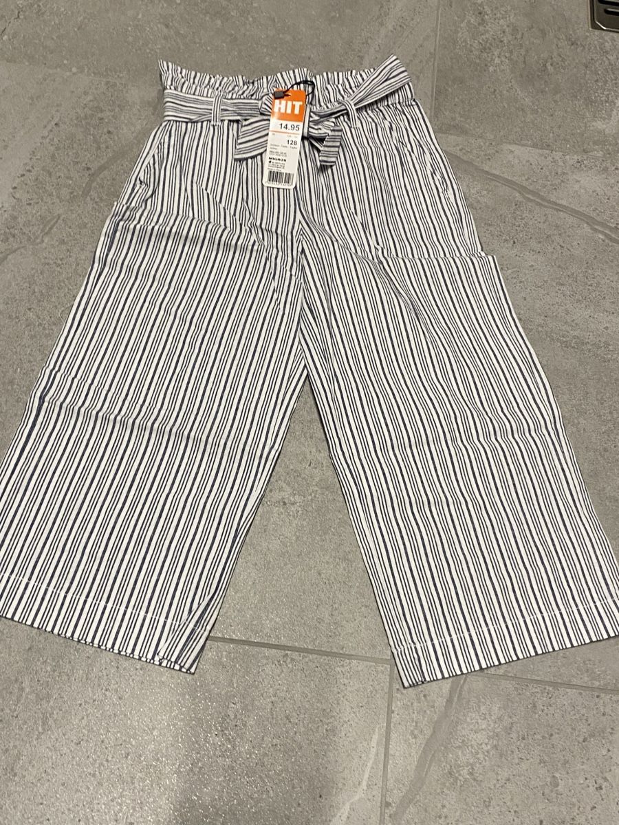 Pantaloni: Pantalon 3/4 taille 128 neuf – Nuovo (secondo la descrizione) da Salvenach venduto da gwenwywar