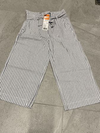 Pantalon 3/4 taille 128 neuf