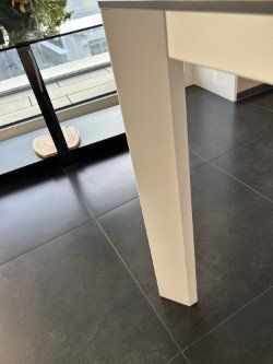 Tavoli: Esstisch mit 4 Designstühlen – Usato da Zürich venduto da Luci08 3