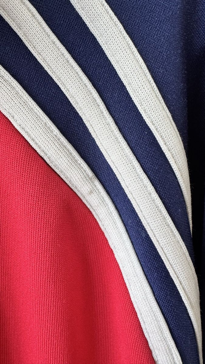Adidas Jacken: Retro Adidas Sweatjacke – Gebraucht aus Wattwil von chi_11o 4