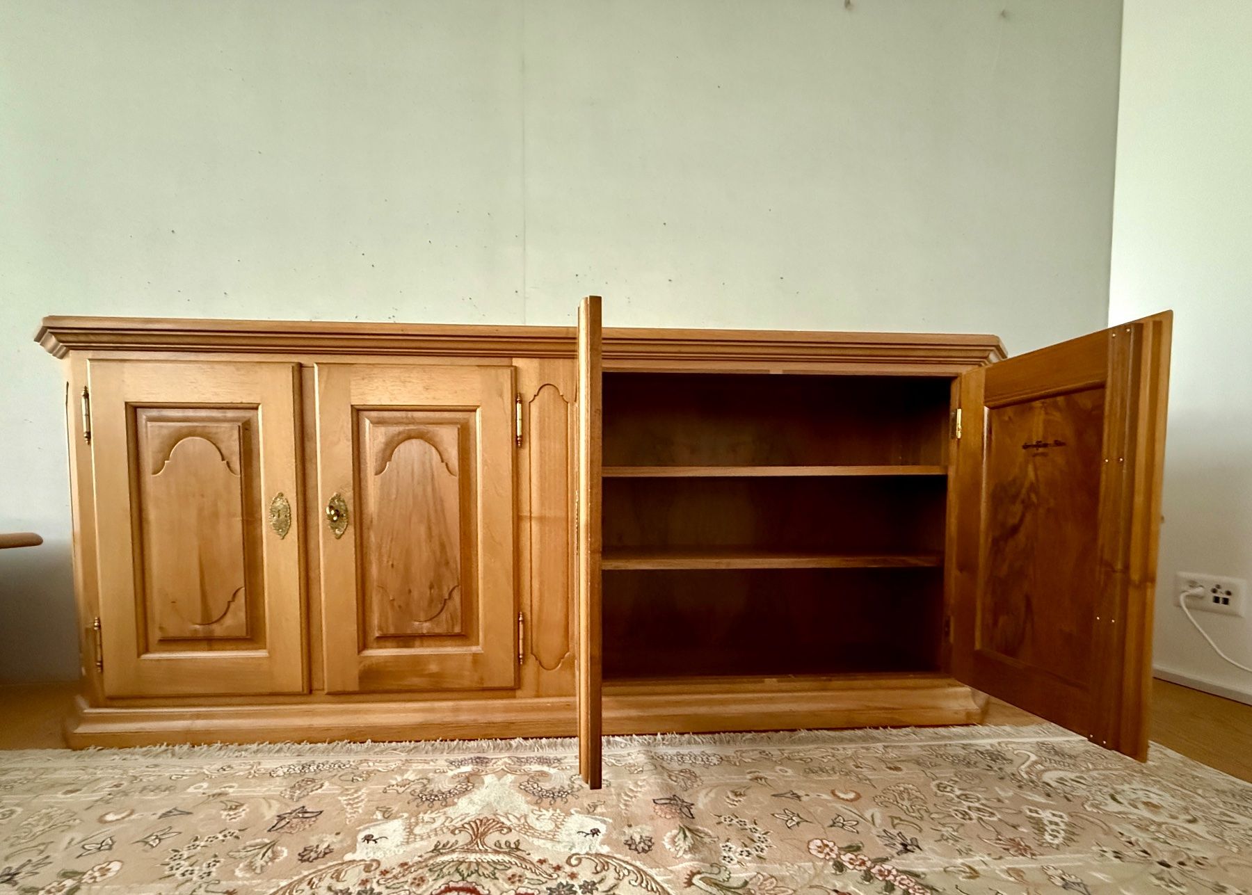 Credenze: Designer Sideboards aus Holz / "Appenzeller Möbel" – Usato da Brütten venduto da Brummer 2