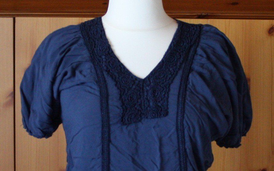 Camicette: Kurzarm Bluse dunkelblau Gr. L – Usato da Flüelen venduto da Diversicum-Textil 1