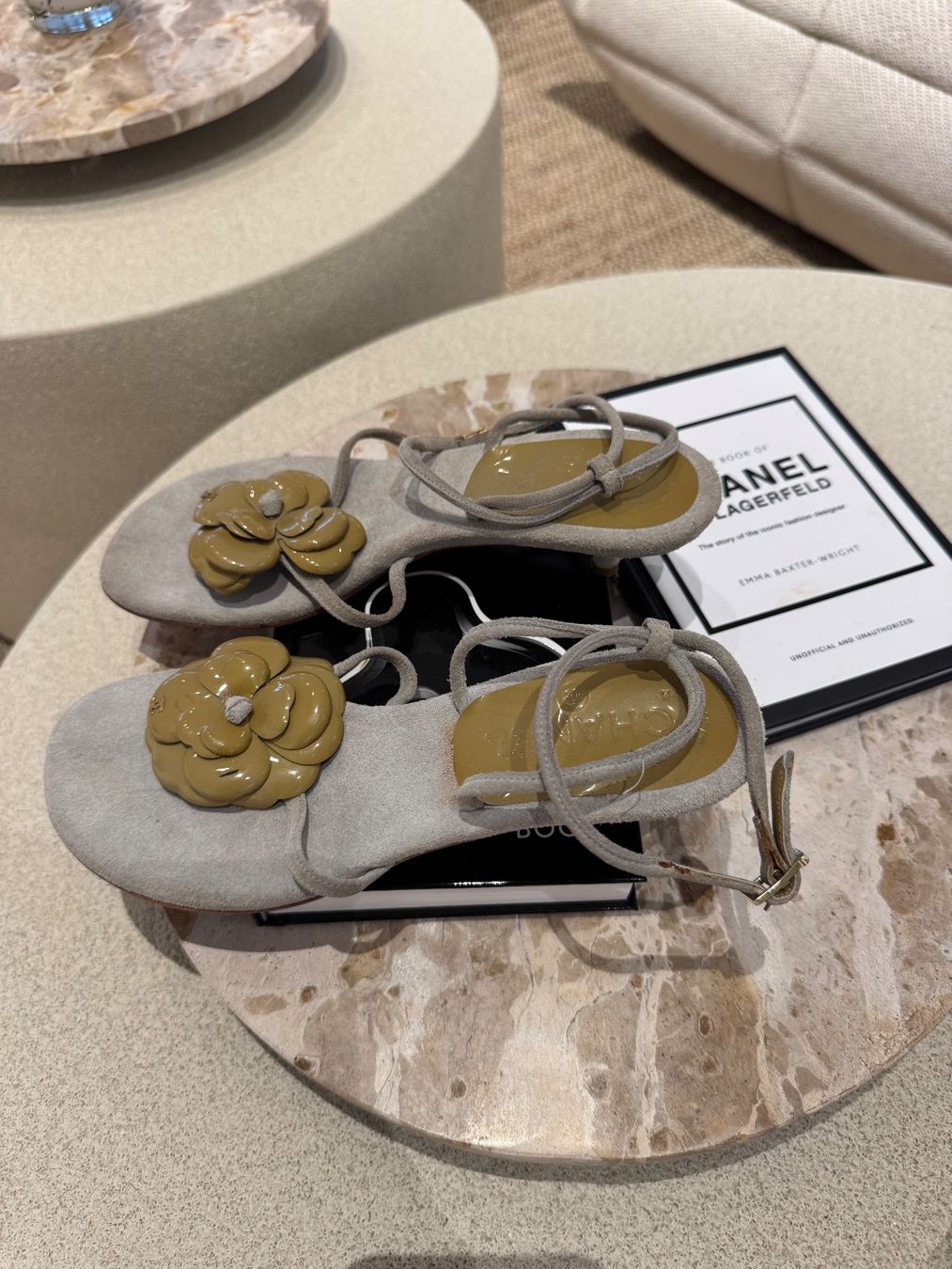 Chanel Scarpe da donna: CHANEL SANDALEN CAMELIA – Usato da Schwyz venduto da bofb 2