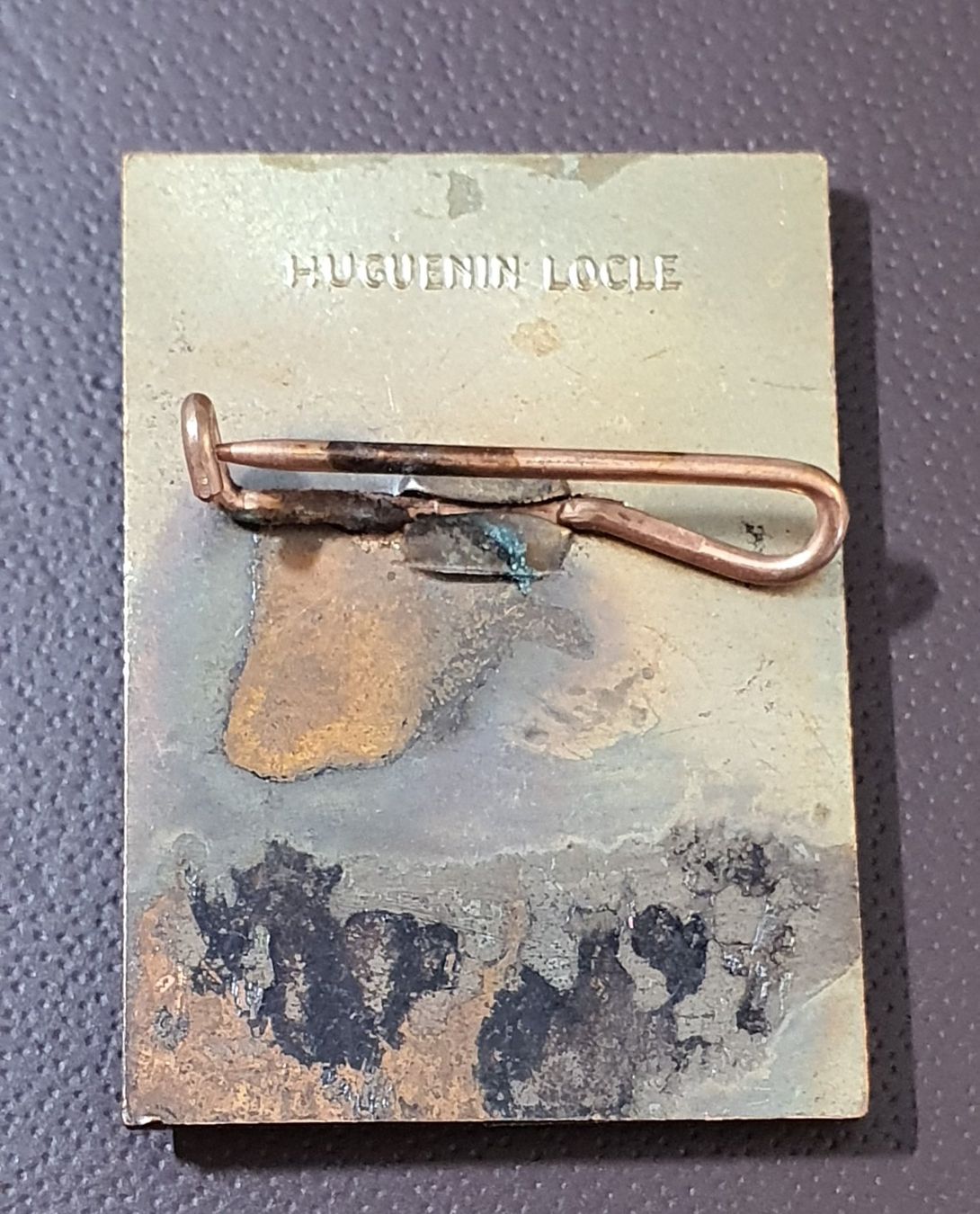 Placchette & Badge: J515 - Brosche 1. August Abzeichen 1947 von Hans Frei – Usato da Reinach BL venduto da Boston-Verkauf 1