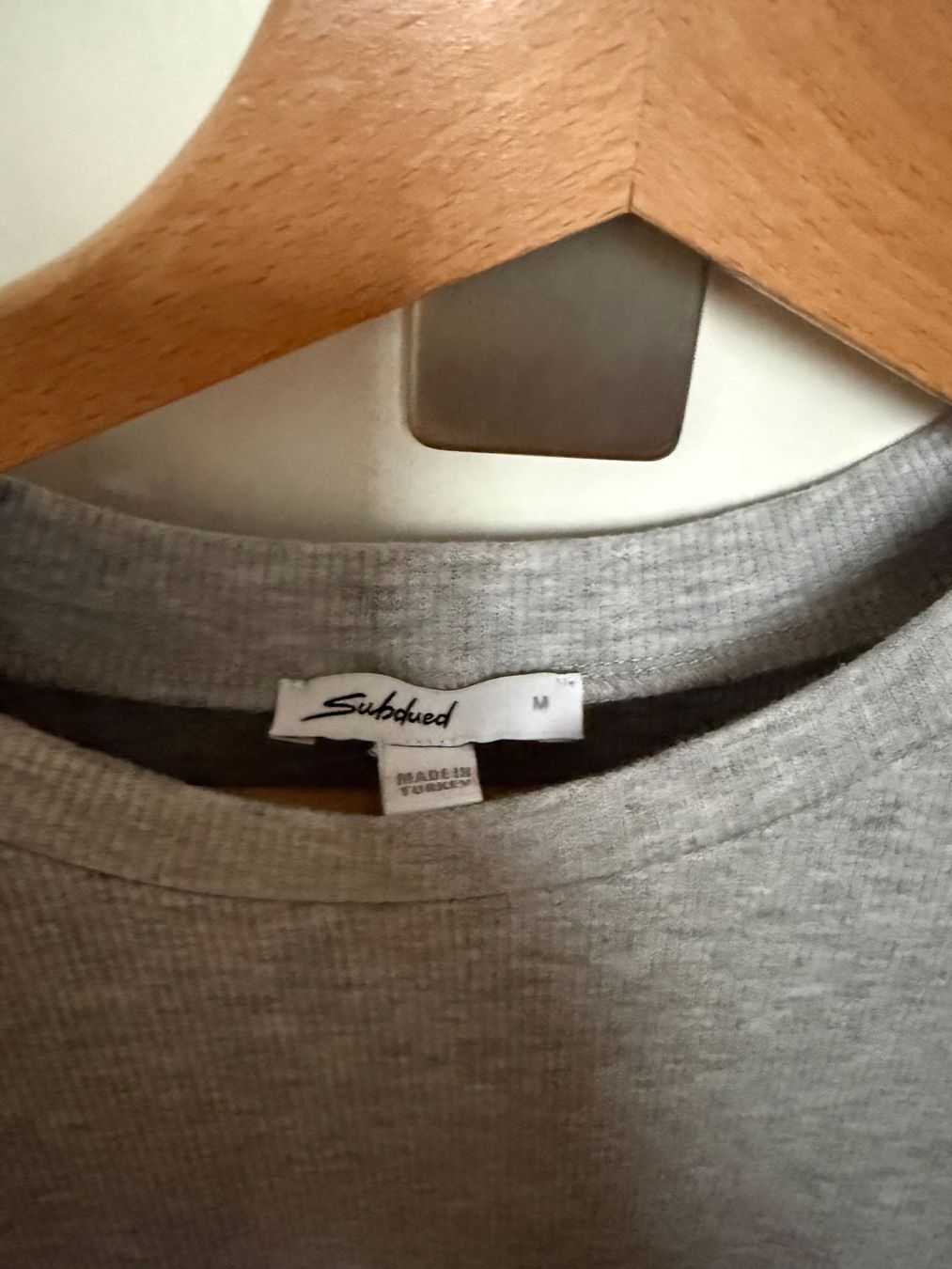 Top: Subdued Top Grau mit Spitze, Grösse M, Neuwertig! – Usato da Ettingen venduto da cla_526w 2