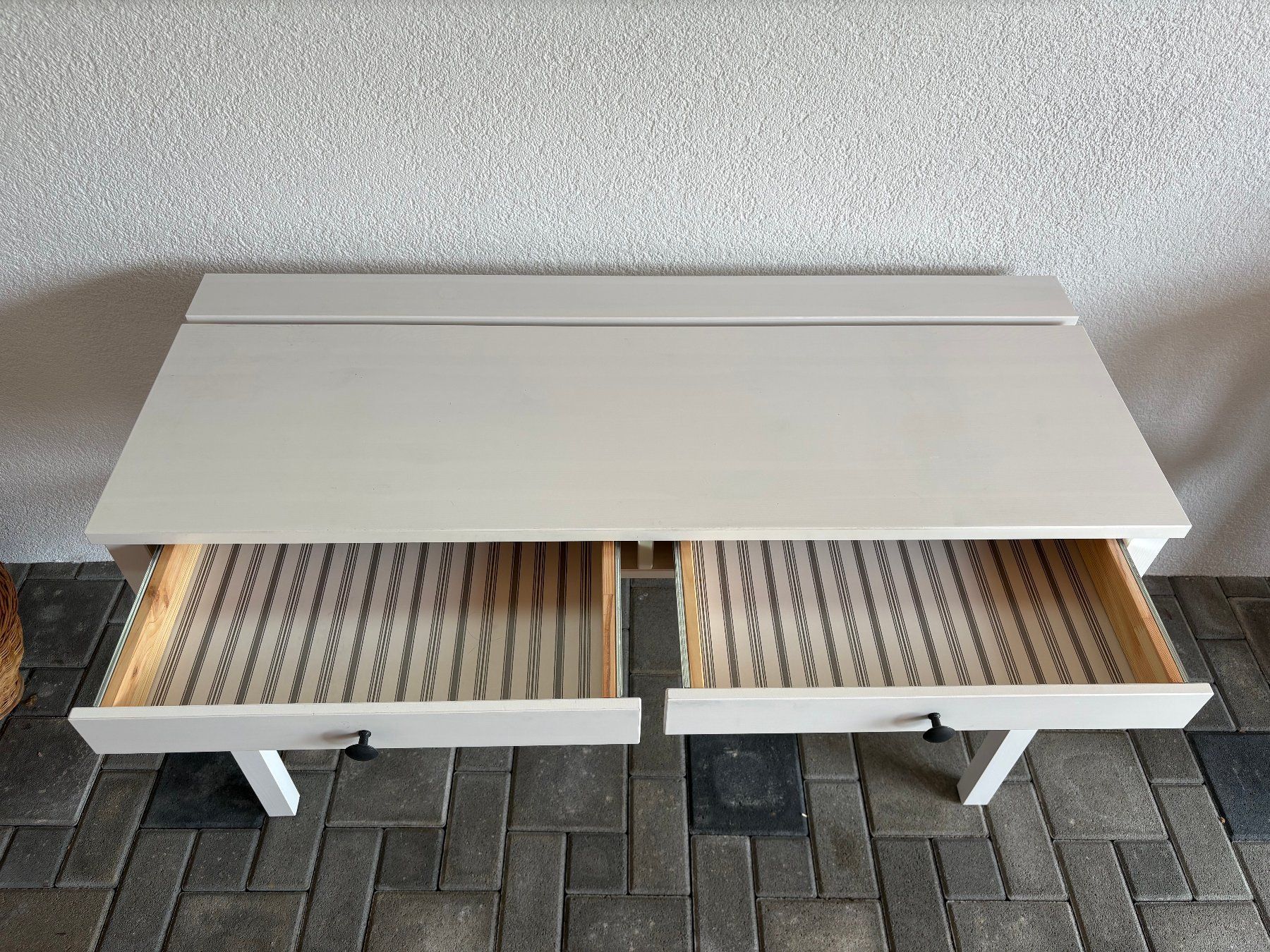 Ikea Scrivanie: Bureau blanc avec tiroirs et passe-cable – Usato da Riaz venduto da fredoscar79 1