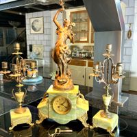 JUGENDSTIL KAMINUHR MIT BEISTELLER ONYX ZINKGUSS FRANCE,1900