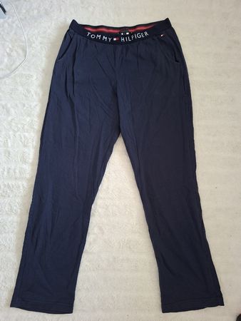 Pantalon Tommy Hilfiger bleu marine taille M bon état