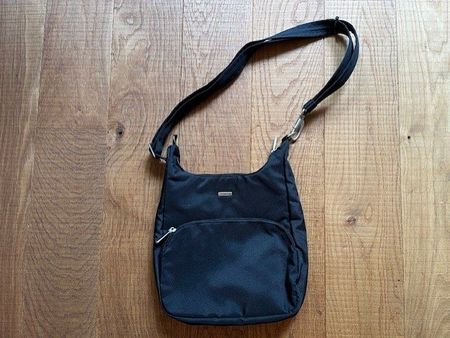 RFID Schutz Crossbody Tasche - Schwarz ****NEU***🌴🧳🖤