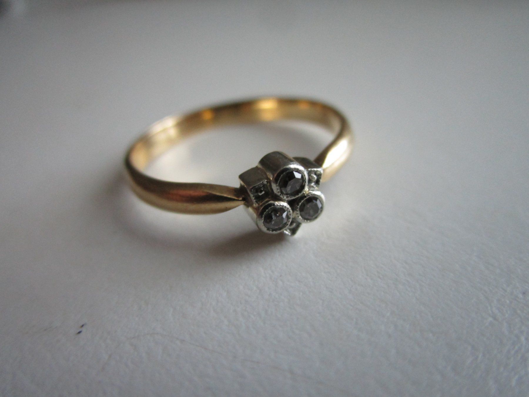 Anelli: Antiker Fingerring mit Steinen  Gold 750 – Usato da Heimberg venduto da Lupo57