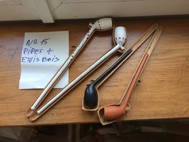 Collection de 4 pipes avec 2 étuis en bois divers modèles