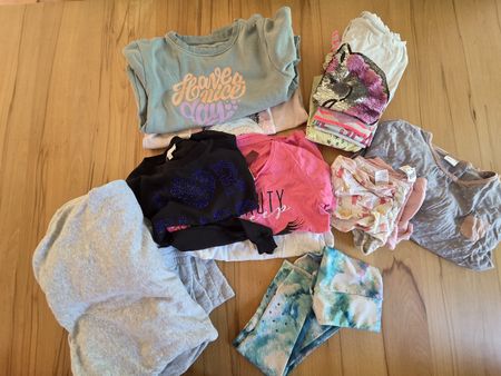 Grosses Mädchen Kleiderpaket Grösse 134/140 