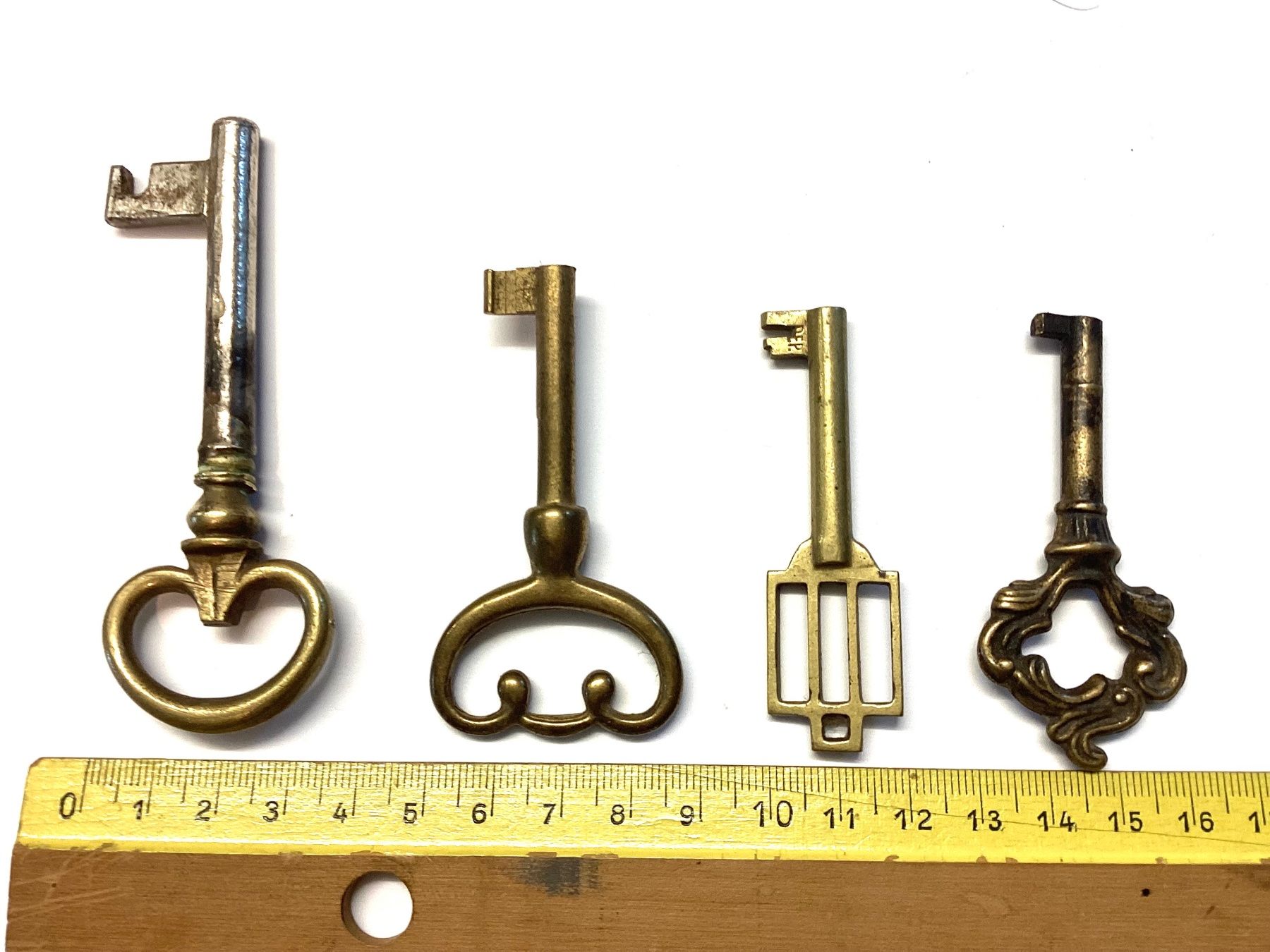 Chiavi: 4 alte Schlüssel, Messing, Eisen, Kommode, Schrank, etc. – Usato da Eglisau venduto da mar_5rn2 2