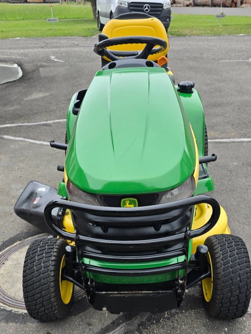 John Deere Tagliaerba: John Deere X320 Rasentraktor - Frühlings-Schnäppchen! – Usato da Rain venduto da Fafan069